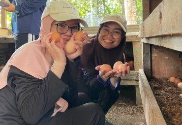 Farm tour visitors at Satoyama Farm